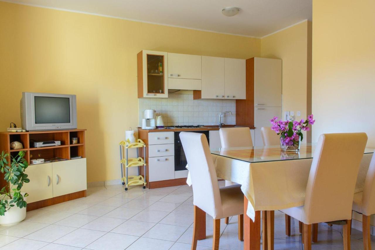 Apartments Anton Винишче Экстерьер фото