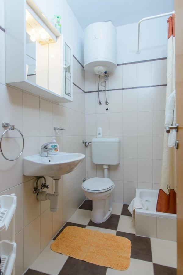 Apartments Anton Винишче Экстерьер фото